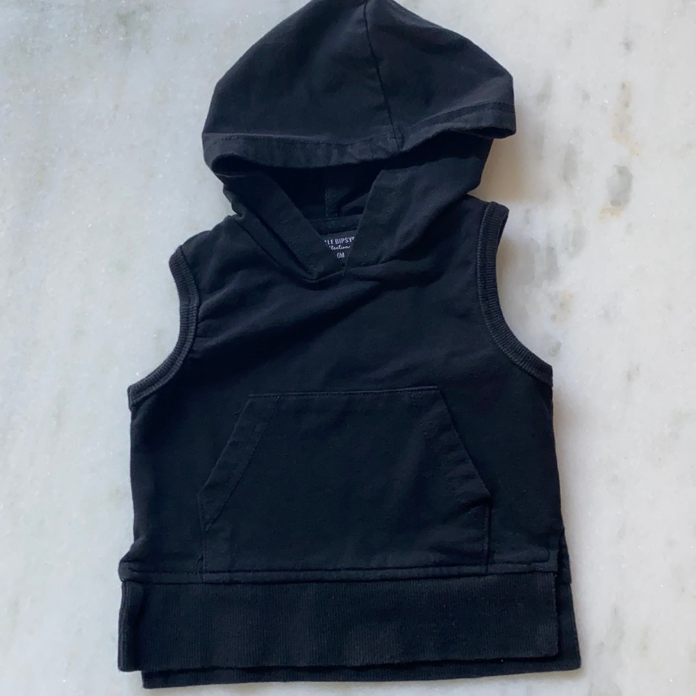Little Bipsy sleeveless hooded pull over